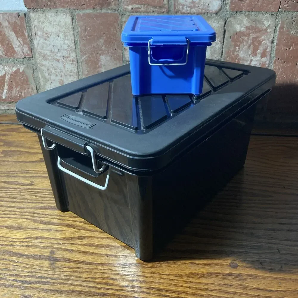 Rubbermaid Keepers Lot Blue 4x5.5x3” Black 8x12.5x6.5” Vintage 90s With Clasps